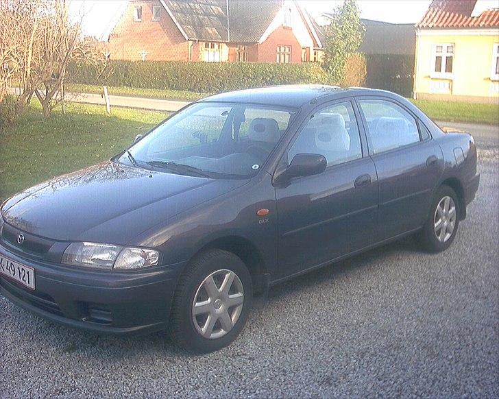 Mazda 323 i billede 3