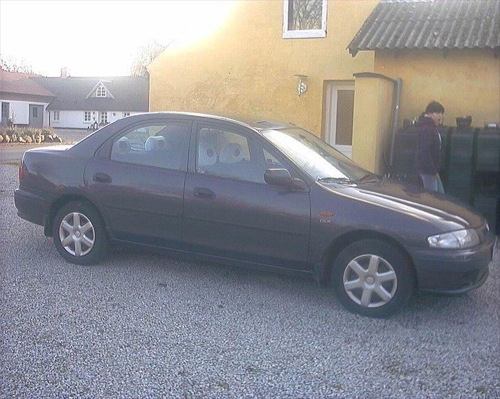 Mazda 323 i billede 5