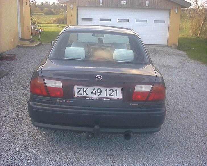 Mazda 323 i billede 6