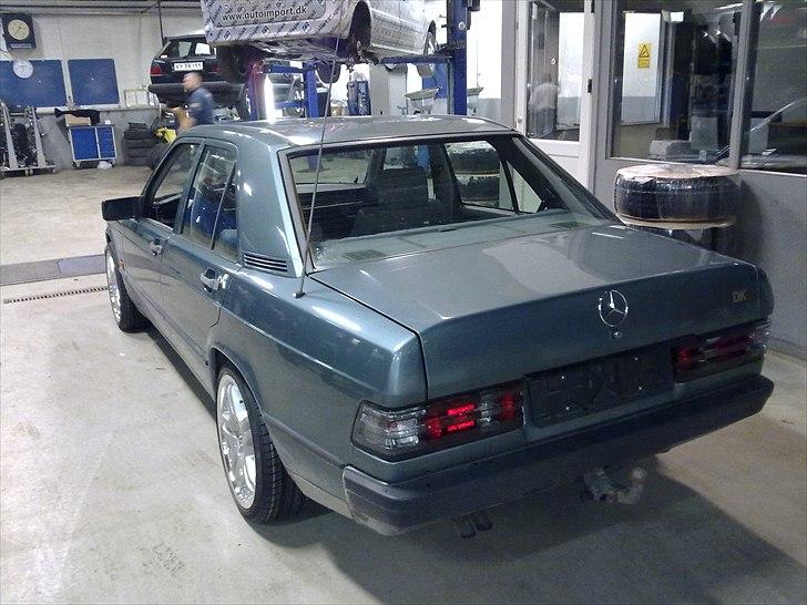 Mercedes Benz 190E 2,6  - ARBEJDET IGEN. GØRLØSE AUTOIMPORT  billede 2