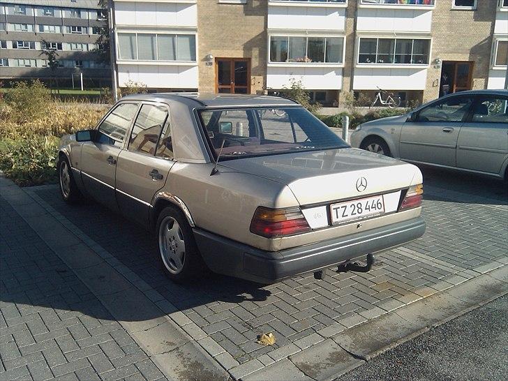 Mercedes Benz 124 250 D billede 2