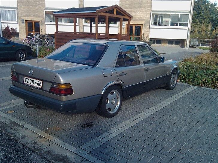 Mercedes Benz 124 250 D billede 4