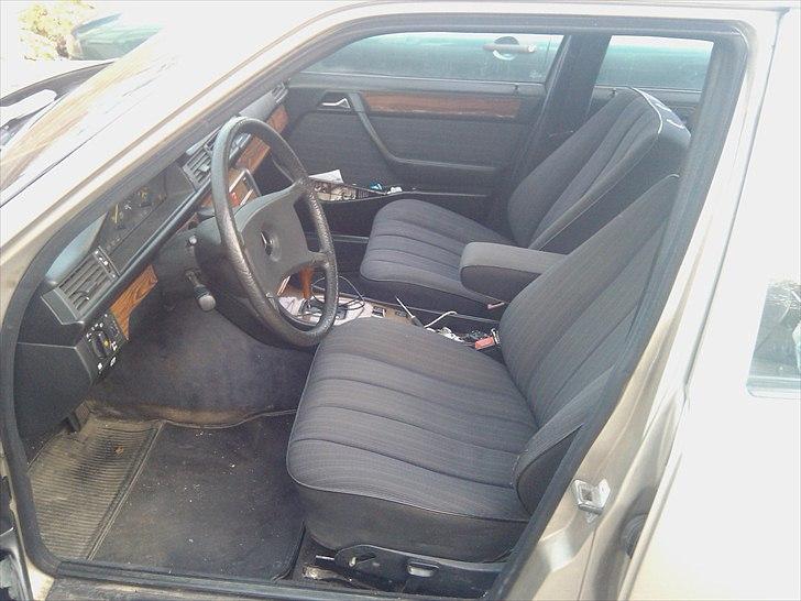 Mercedes Benz 124 250 D billede 6