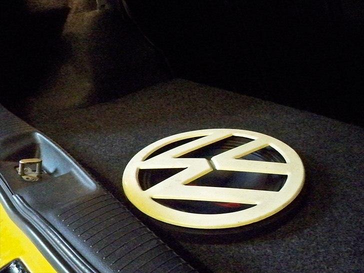 VW polo 6n - Original VW emblem fra en transporter T1 i Original lakering. billede 11