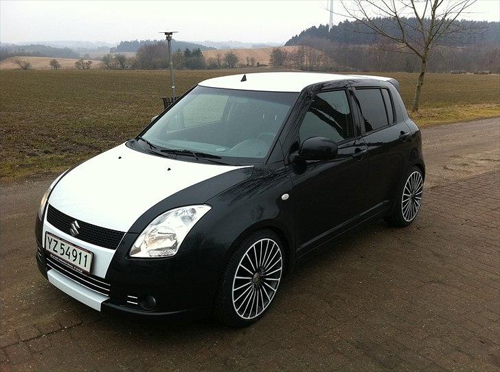 Suzuki swift >white stripes< billede 3