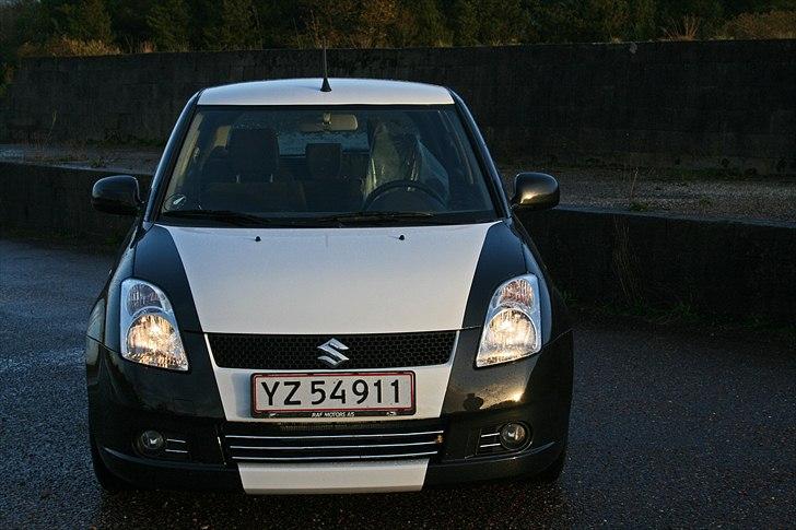 Suzuki swift >white stripes< billede 4