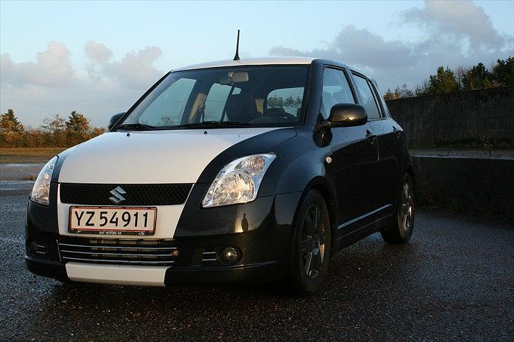 Suzuki swift >white stripes< billede 10
