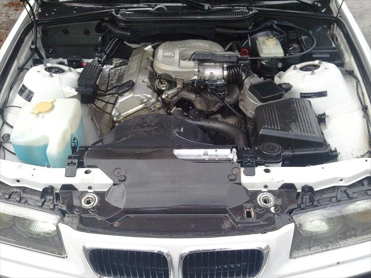 BMW E36 318I *R.I.P* - Lige en motorvask, det pyntet sku.!  billede 9