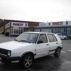 VW Golf II 1,6 cl solgt / by