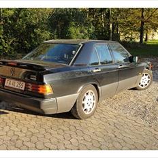 Mercedes Benz 190E 2,0 skadet.
