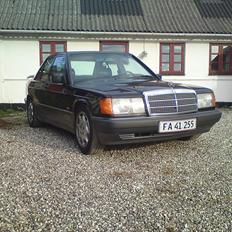 Mercedes Benz 190E 2,0 skadet.