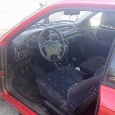 Opel astra 1.6i slogt til æ hugger