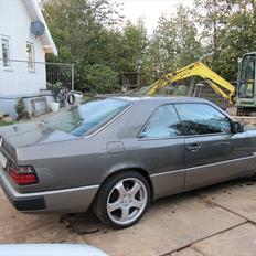 Mercedes Benz w124-230 ce (SOLGT)