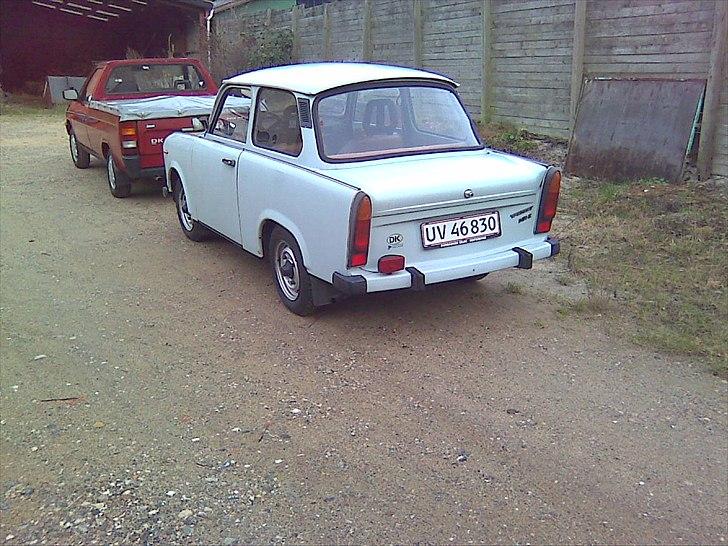 Trabant 601 s - Slut på 2010 for Trabi.....klar til vinterhi :-) billede 8