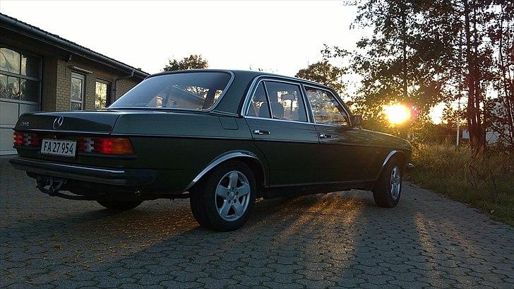 Mercedes Benz W123 200 billede 17