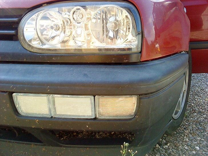 VW Golf 3 . Solgt.. - Fik nakket mine blink og refleks da jeg var i nakskov .. - så nye kom der på  ... :)  billede 20