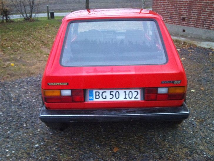 VW Golf 1    -// SOLGT \\- - bagklappen har jeg selv bare spartlet ud med henblik på at spartlen bare skulle sidde sig og dereefter til autolakere billede 8