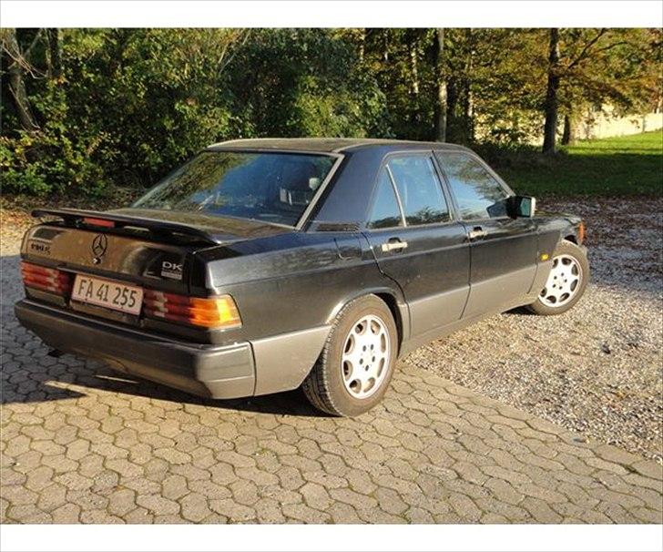 Mercedes Benz 190E 2,0 skadet. billede 1