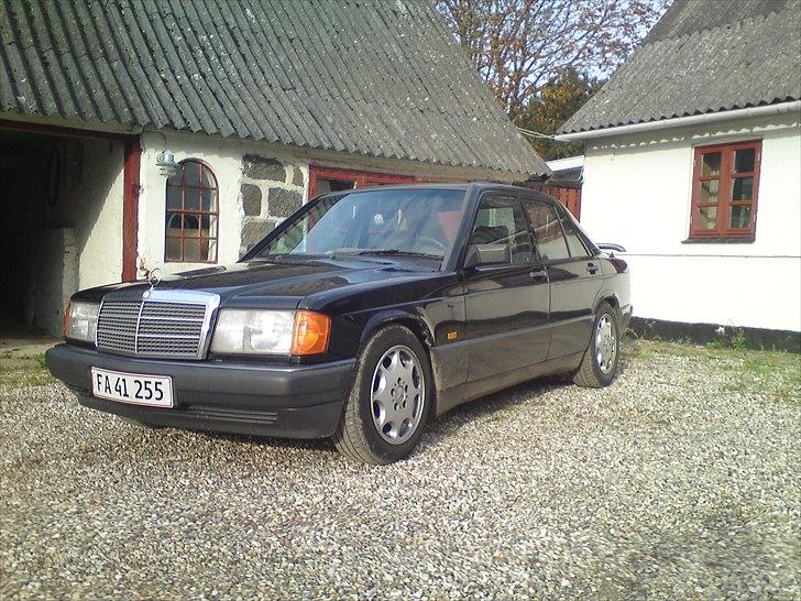 Mercedes Benz 190E 2,0 skadet. billede 2