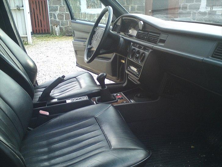 Mercedes Benz 190E 2,0 skadet. billede 9