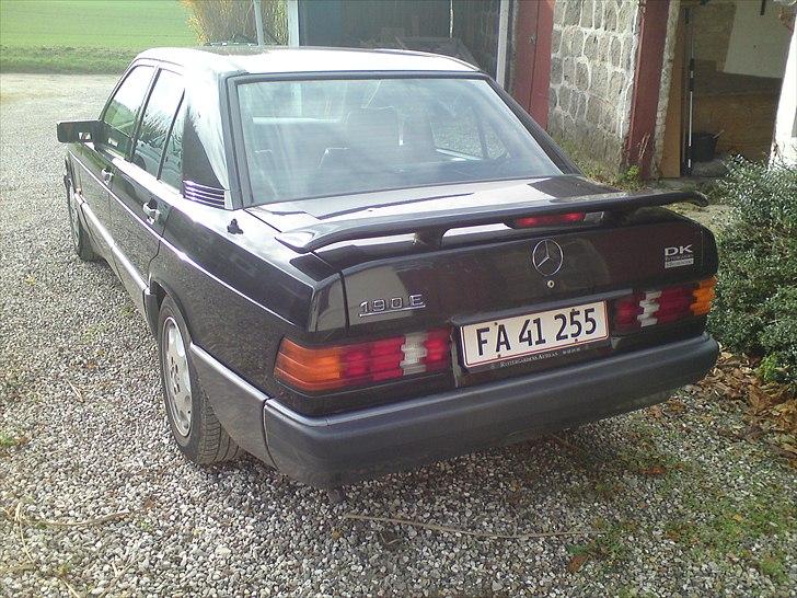 Mercedes Benz 190E 2,0 skadet. billede 5