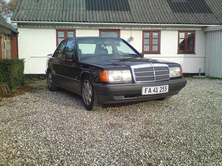 Mercedes Benz 190E 2,0 skadet. billede 3
