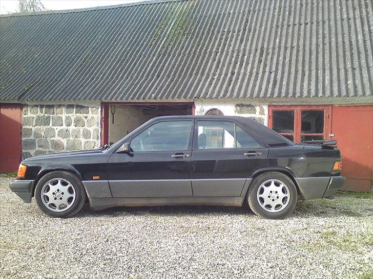 Mercedes Benz 190E 2,0 skadet. billede 4