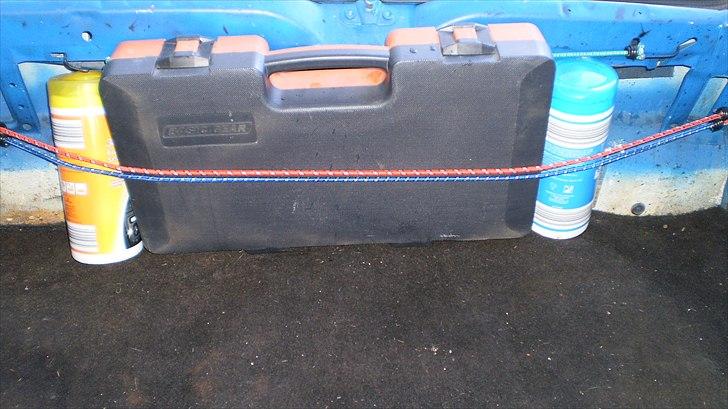 VW Golf 2 Diesel - Det er jo en gammel bil, så det er rart med lidt værktøj. billede 11