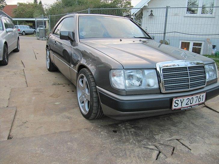 Mercedes Benz w124-230 ce (SOLGT) billede 1