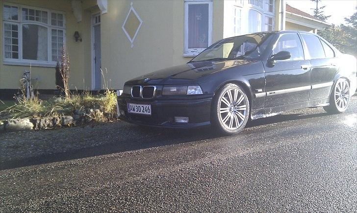 BMW 325i   solgt  billede 2