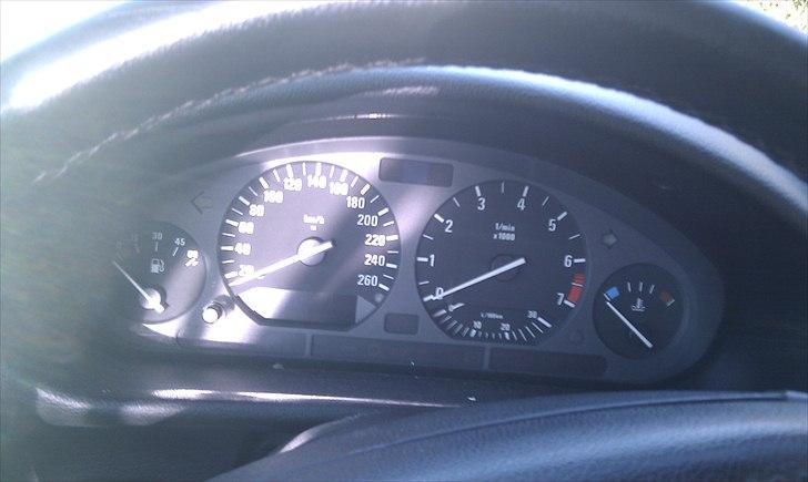 BMW 325i   solgt  billede 6