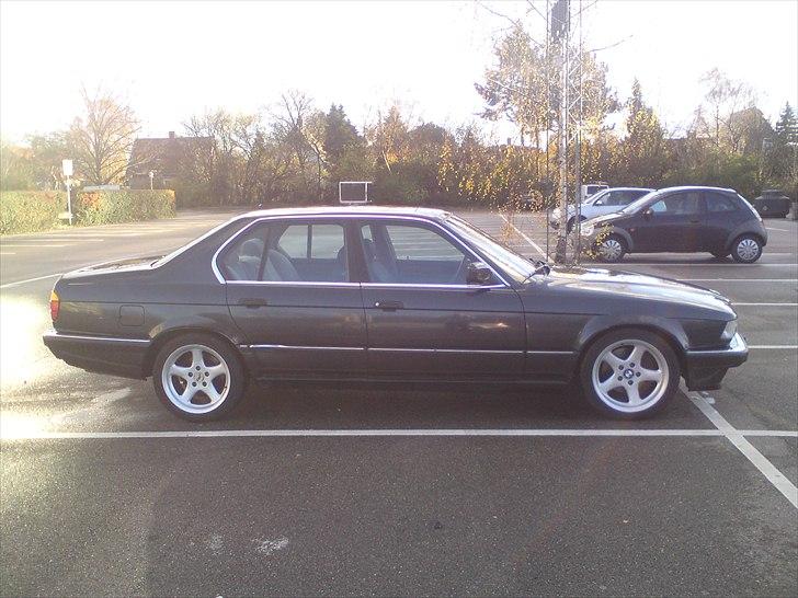 BMW 730i E32 3,0 "SOLGT" billede 1