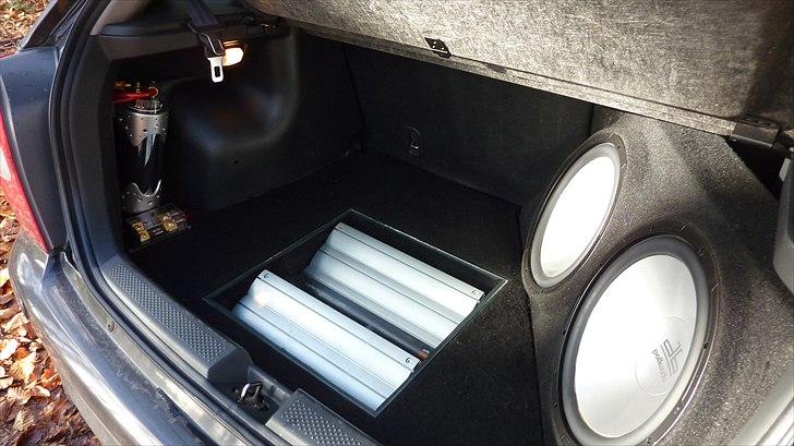 Mazda 323F Sportive *Solgt* billede 7