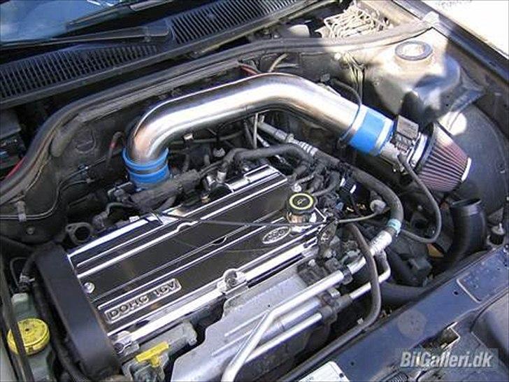 Ford Escort 1,8i 16v Monaco - Før der blev monteret tårnafstiver. billede 8