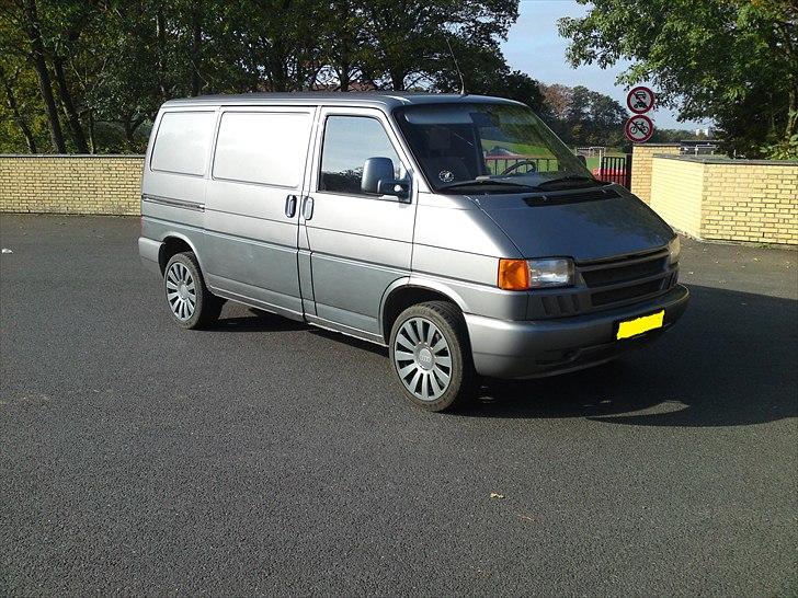 VW Transporter t4  Byttet - sådan er den kommet til at se ud efter jeg har været igang med at male den  billede 6