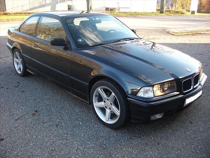 BMW 320i Coupé "Solgt" billede 3