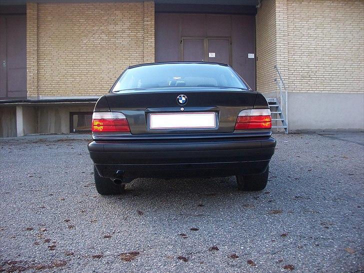 BMW 320i Coupé "Solgt" billede 4