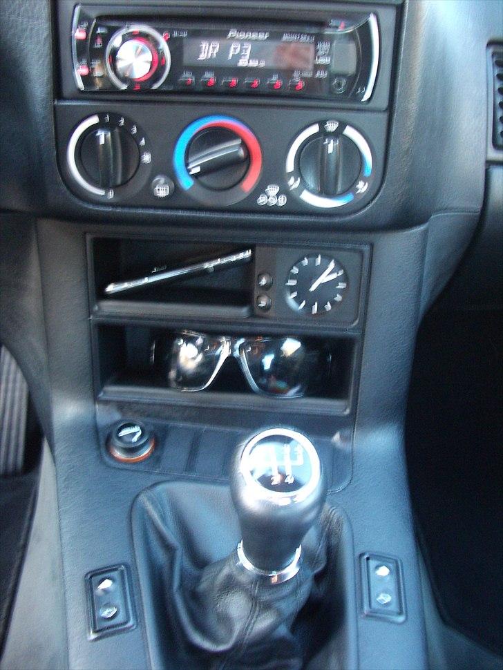 BMW 320i Coupé "Solgt" billede 8