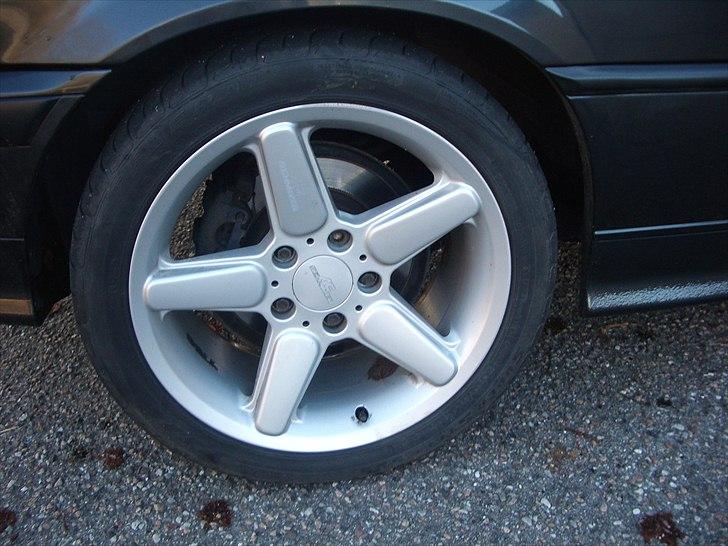 BMW 320i Coupé "Solgt" billede 13