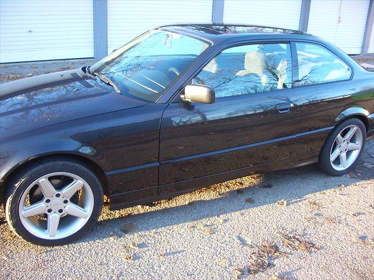 BMW 320i Coupé "Solgt" billede 16