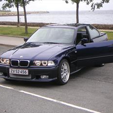 BMW 320i coupe