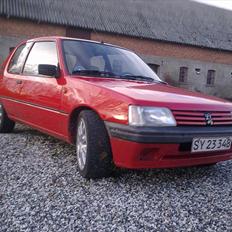 Peugeot 205