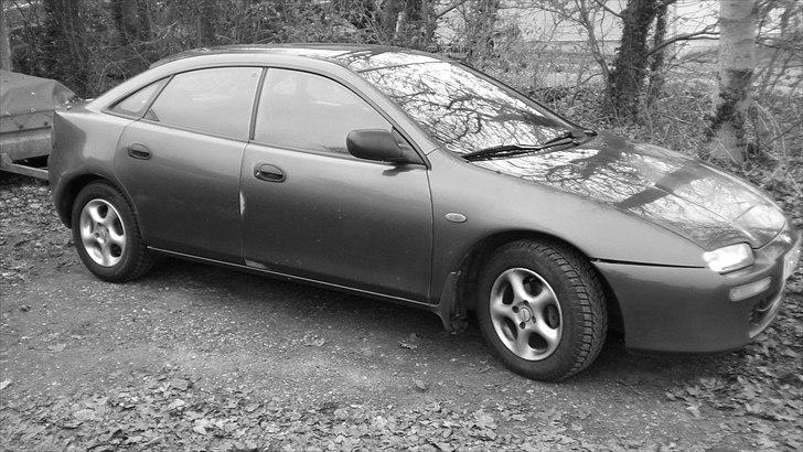 Mazda 323f ba (Solgt) billede 13