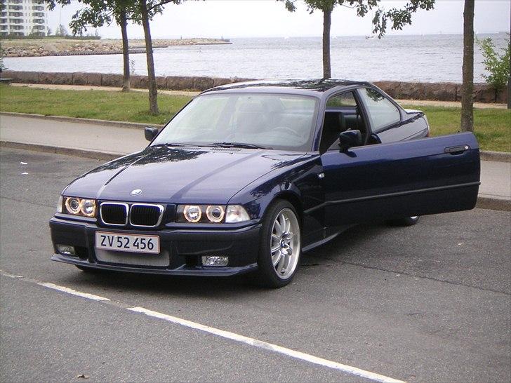 BMW 320i coupe billede 2