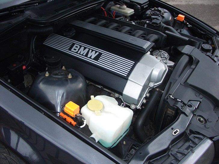 BMW 320i Coupé "Solgt" billede 19