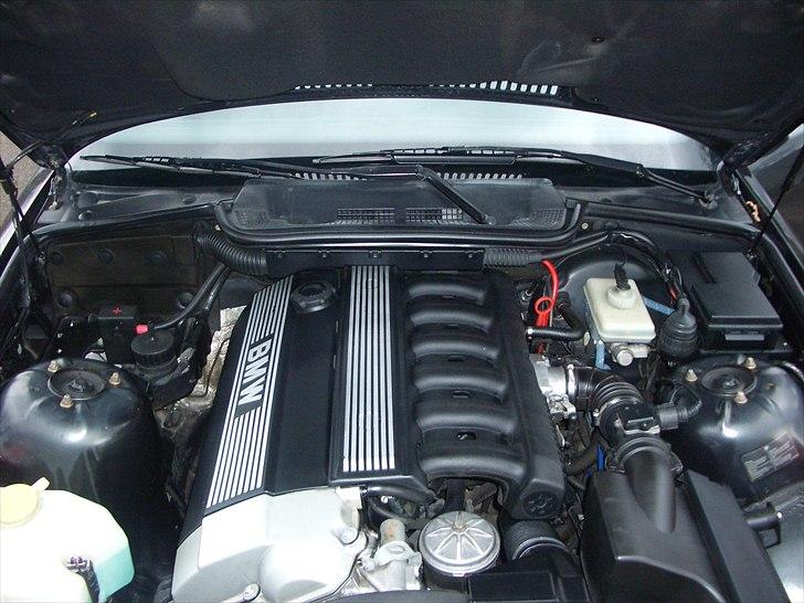 BMW 320i Coupé "Solgt" billede 20