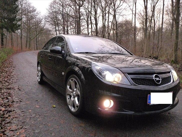 Opel Vectra OPC - SOLGT - SKal der tages billeder er det vel næsten en natur lov at det skal begynde at regne billede 1