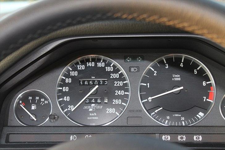 BMW E30 325i (Solgt) - Hartge 280 km/t Speedometer med alu ringe billede 10
