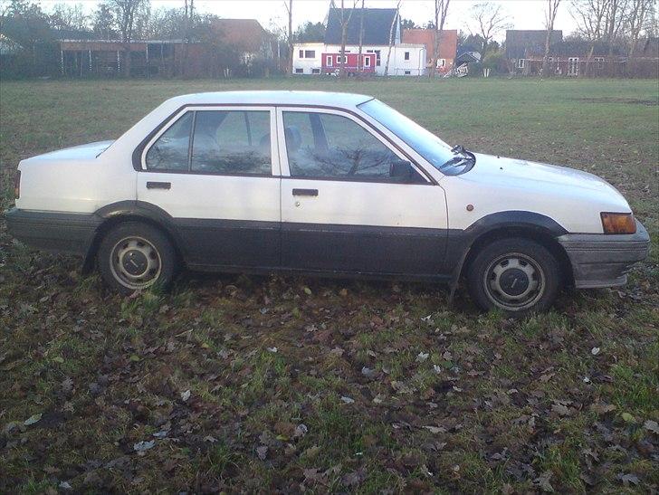 Nissan SUNNY  LX N13 sedan solgt billede 10