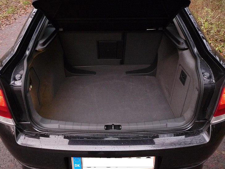 Opel Vectra OPC - SOLGT - Der burde da være 2 x 12" og et par forstærkere billede 14